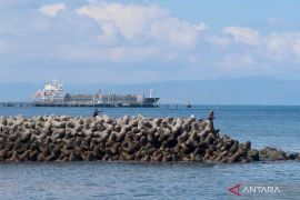 BMKG: Gelombang laut setinggi enam meter hantam perairan selatan NTB