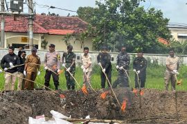 Karantina Jatim musnahkan komoditas pertanian ilegal