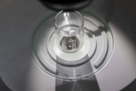 Ilmuwan temukan tabung nano karbon di sampel bulan Chang'e-6