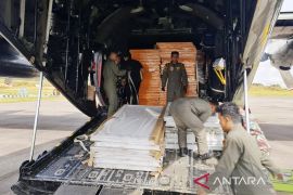 TNI AU kerahkan pesawat Hercules antar material huntara ke Aceh
