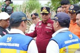 Bupati Bekasi tinjau tanggul jebol di Desa Pantai Bakti pastikan percepatan penanganan