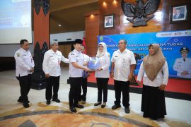 Bupati Trenggalek serahkan SK pensiun kepada 90 PNS