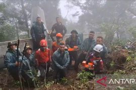 Kotak hitam pesawat ATR 42-500 ditemukan personel TNI AD