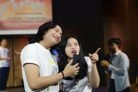 Pemeran Musikal Perahu Kertas bertekad penuhi ibadah di bulan puasa