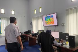 BMKG imbau warga pesisir waspada gelombang tinggi di perairan Maluku tiga hari ke depan
