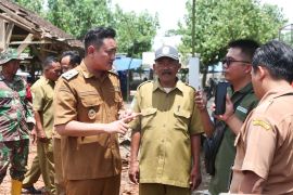 Pemkab Lumajang relokasi sementara pedagang usai Pasar Krai ambruk