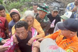 Lansia hilang saat berkebun di Buton ditemukan selamat setelah pencarian 2 hari