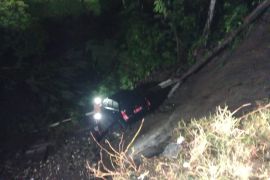 Mobil operasional Diskominfo Jember terjun ke sungai akibat longsor