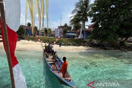 Gubernur Kambu ingatkan warga jaga kelestarian alam Raja Ampat