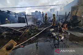 80 personel padamkan kebakaran rumah di Jakut