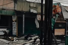 Belasan atap ruko di Tangerang rusak tertiup angin kencang