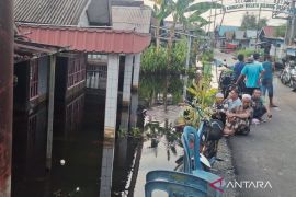 Warga Nagara HSS Kalsel minta peninggian lantai rumah