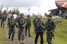 TNI-Polri lakukan patroli gabungan di Serambakom-Pegubin