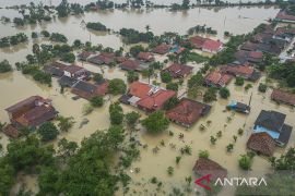 Prabowo perintahkan bentuk tim analisis penyelesaian banjir di Jawa