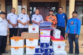 Pemkab Probolinggo salurkan bansos korban banjir di tiga kecamatan