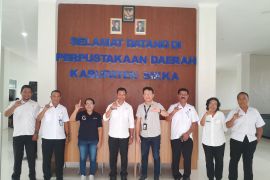 Disarpus Sikka menggandeng Gramedia Maumere perkaya koleksi perpustakaan