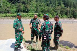 Buka isolasi, TNI AD bangun jembatan bailey dan gantung di Gayo Lues, Aceh