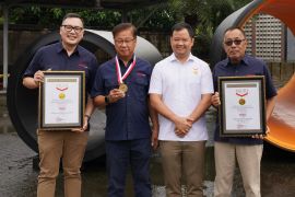 Vinilon Group pecahkan rekor MURI dengan produksi dua pipa terbesar di Indonesia