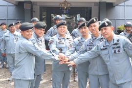 Laksma Teguh Prasetya pimpin sertijab pejabat utama Zona Tengah Bakamla RI