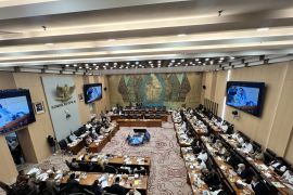 Bahlil beri izin sebagian sumur rakyat untuk dongkrak lifting minyak