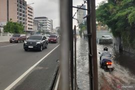 Banjir rendam ruas Jalan Arjuna Selatan Jakbar