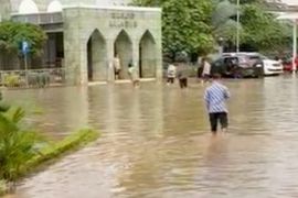 Kompleks Kantor Pemkab Karawang tergenang air hujan