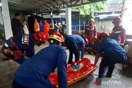 Mayat pria tanpa identitas ditemukan di Kali Baru Kramat Jati Jaktim