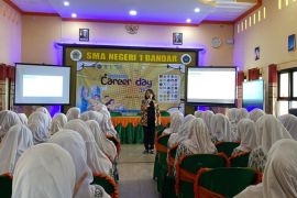 Disperindag Batang persiapkan siswa SMA memasuki dunia kerja