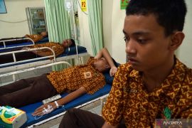 Sembilan siswa di Tulungagung diduga keracunan makanan program MBG
