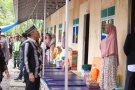 Warga korban bencana hidrometeorologi di Pidie mulai tempati huntara