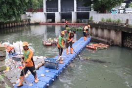 Saringan Sampah TB Simatupang dioptimalkan agar tak perparah banjir