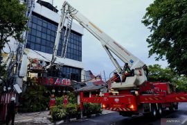 DPKP Surabaya kerahkan Bronto Skylift tangani tower BTS roboh