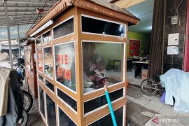 Disdag Bekasi imbau pedagang beli daging beku untuk atasi kelangkaan pasokan