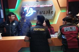 Razia Hiburan Malam, Satpol PP Dumai tutup paksa gerbang Dream Box dan setop musik