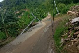 Puting beliung terjang Lombok Tengah, 41 rumah warga rusak