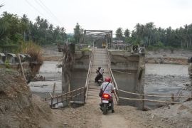 PU siapkan langkah darurat tangani jalan terputus di Jeumpa, Aceh