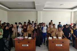 Asmo Sulsel tanamkan kesadaran keselamatan berkendara di SMK Satria Kendari