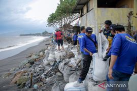 Waspada! banjir rob ancam pesisir NTB saat libur Lebaran
