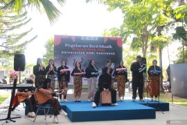 210 mahasiswa semester III Universitas PGRI Pontianak tampilkan kreativitas seni