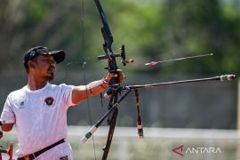 Kholidin rebut emas para panahan APG 2025 di final sesama Indonesia