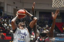 Hawks Baskelball akhiri tren negatif setelah bangkit kalahkan Hangtuah