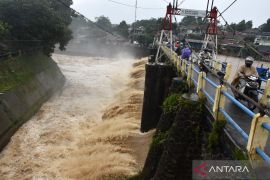 Bendung Katulampa di Bogor dalam status siaga 3 setelah hujan seharian
