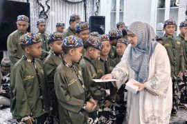 Wali Kota Banjarbaru santuni anak yatim di momen peringatan Isra Mi'raj