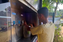 TNI sediakan air siap minum di Huntara Kayu Pasak Agam Sumbar