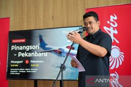 Resmikan rute Pinangsori--Pekanbaru, Bobby minta harga tiket terjangkau