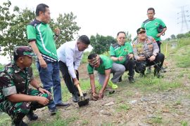 Gubernur Banten dorong gerakan hijau lewat penghijauan Sungai Cibanten jaga lingkungan sehat