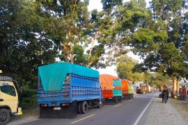 Macet panjang di Luwu Utara akibat jalan ditutup pendemo