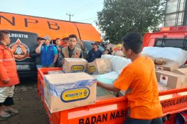 BPBD Kota Bandung kirimkan logistik dan personel ke longsor Cisarua