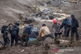 Longsor Cisarua Bandung Barat akibatkan 10 orang tewas, 82 dinyatakan hilang