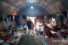 Banjir di Binuang Serang belum surut, warga sangat butuh bantuan air bersih